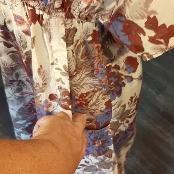 Ultra Pink Floral Top with Lace and Huge Pockets - Picture 5 of 10